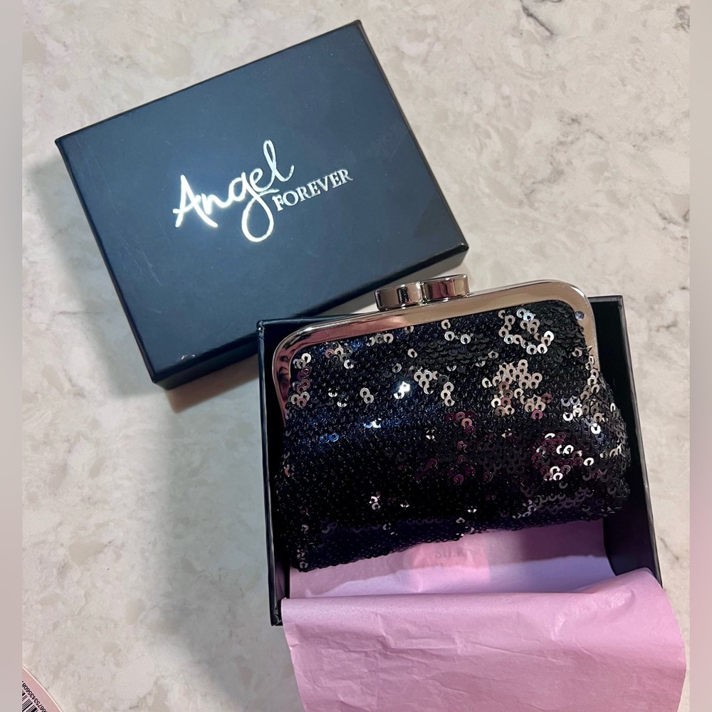 VICTORIA SECRET sparkle sequin coin purse with snap clasp closure NWT’s